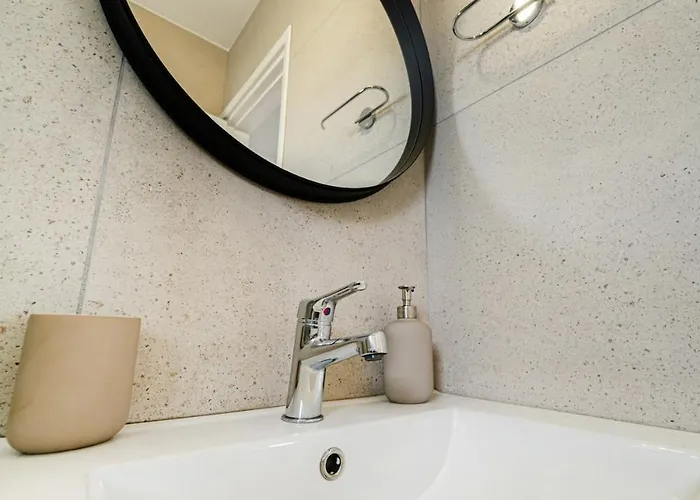 1 Bedroom Flat Lejlighed *